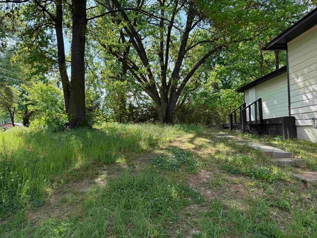 Foto del edificio - 8 E Brooks Rd