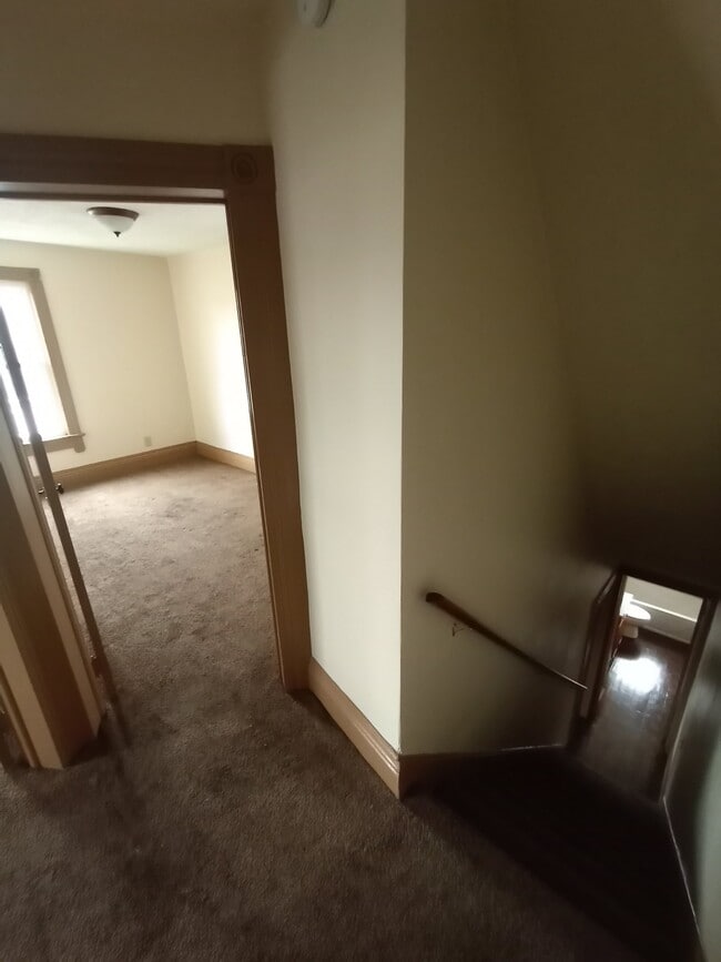 Building Photo - 825 Tremont Ave SW