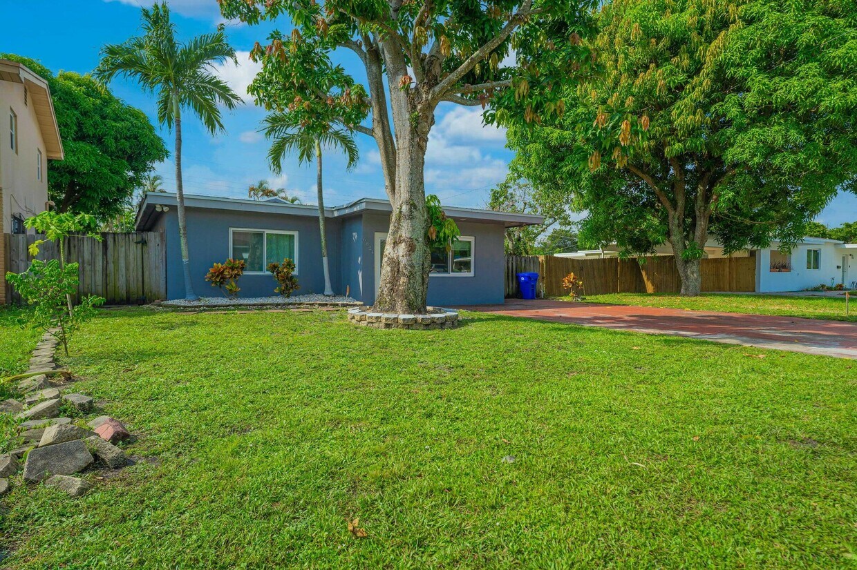 Foto principal - 6824 SW 5th St