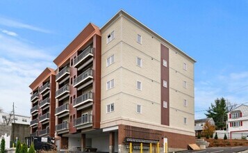 Building Photo - 10 Franklin Ave