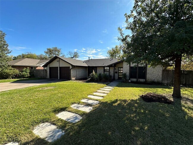 Foto del edificio - 9201 Quail Cove