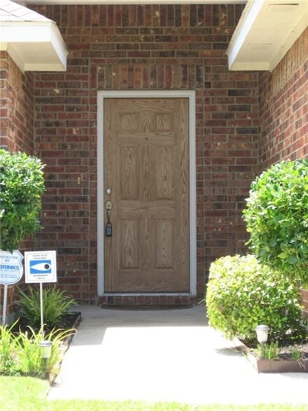 Building Photo - 6006 Holly Crest Ln