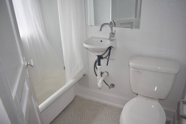 Foto del edificio - 1611 S Main St