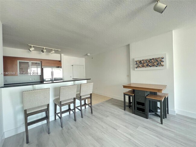 Foto del edificio - 325 S Biscayne Blvd