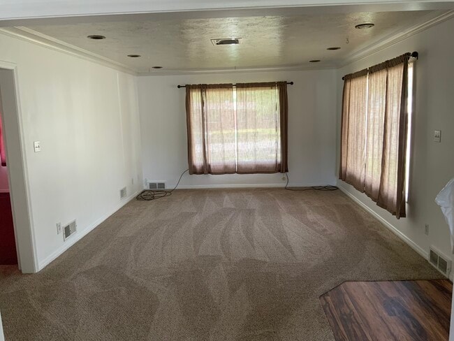 Building Photo - 2200 S Lee Ave