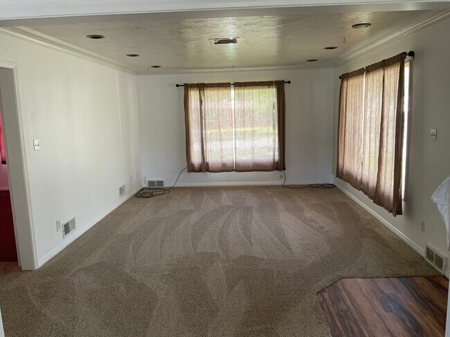 Foto del edificio - 2200 S Lee Ave