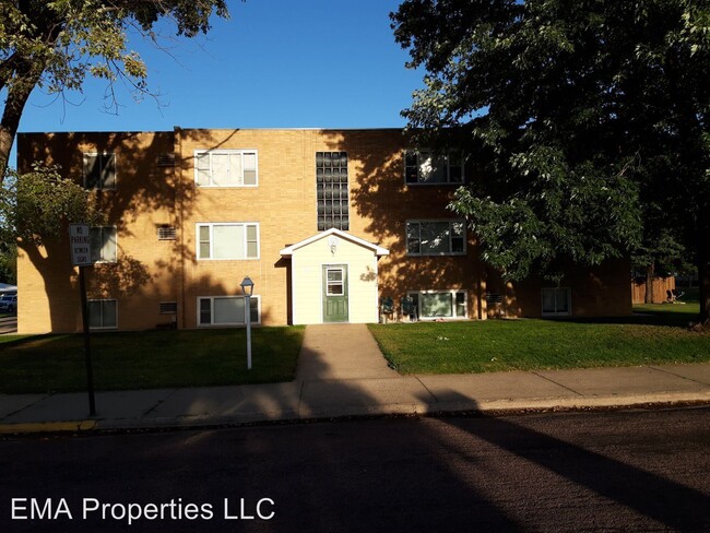 Building Photo - 2 br, 1 bath Apartment - 804 N. Winsor Street