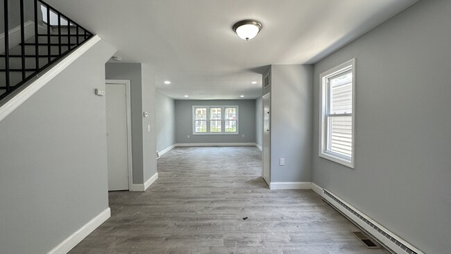 Building Photo - 429 West Ave