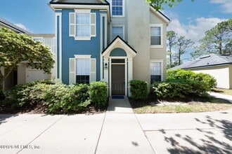 Building Photo - 13703 Richmond Park Dr N