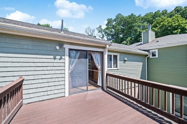 Building Photo - 11-15 Suban Pl