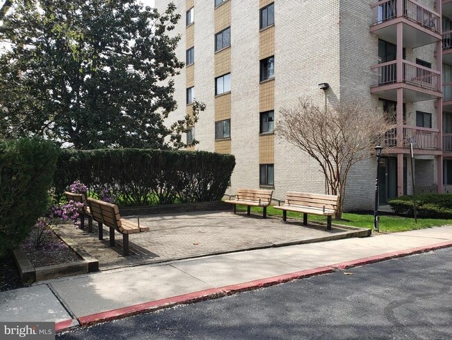 Building Photo - 130 Slade Ave