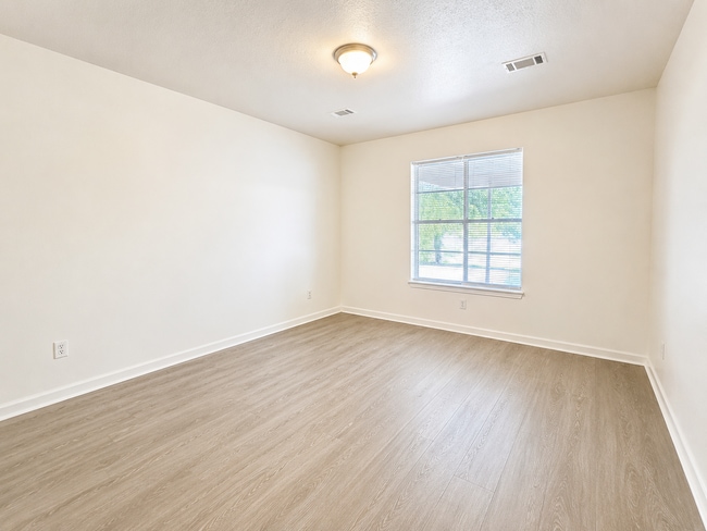 Building Photo - 9122 Tanya Dr