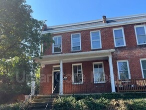 Building Photo - 3301 Rosewood Ave