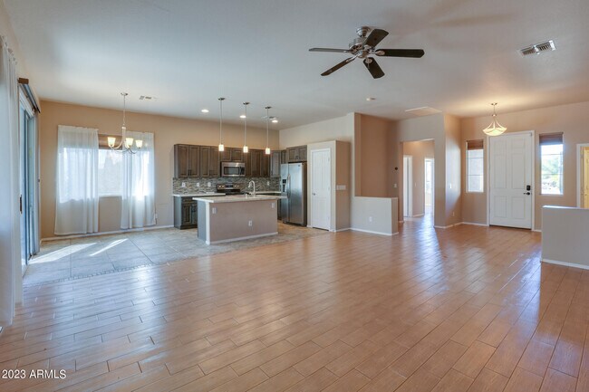 Building Photo - 15751 N Bonow Dr