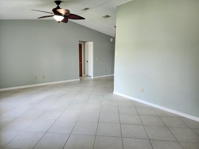 Foto del edificio - 400 SW Buxton Ave