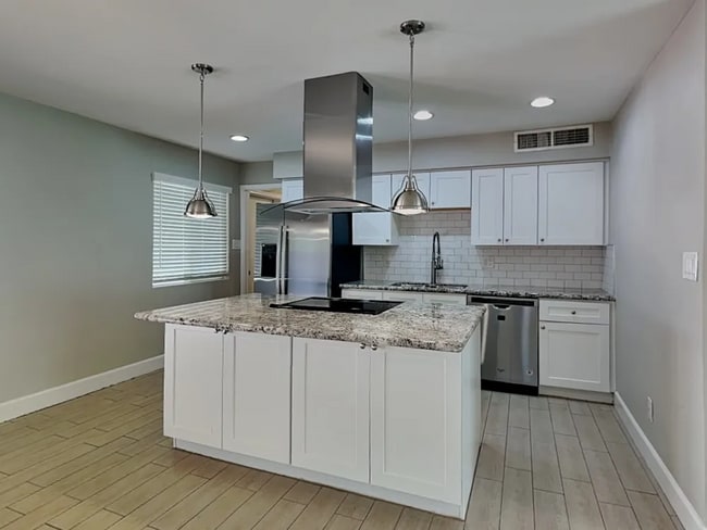 Building Photo - 8703 E Valley View Rd