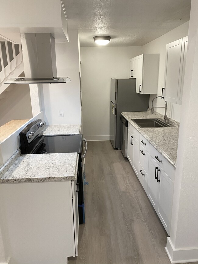 Building Photo - 5062 Amy Dr