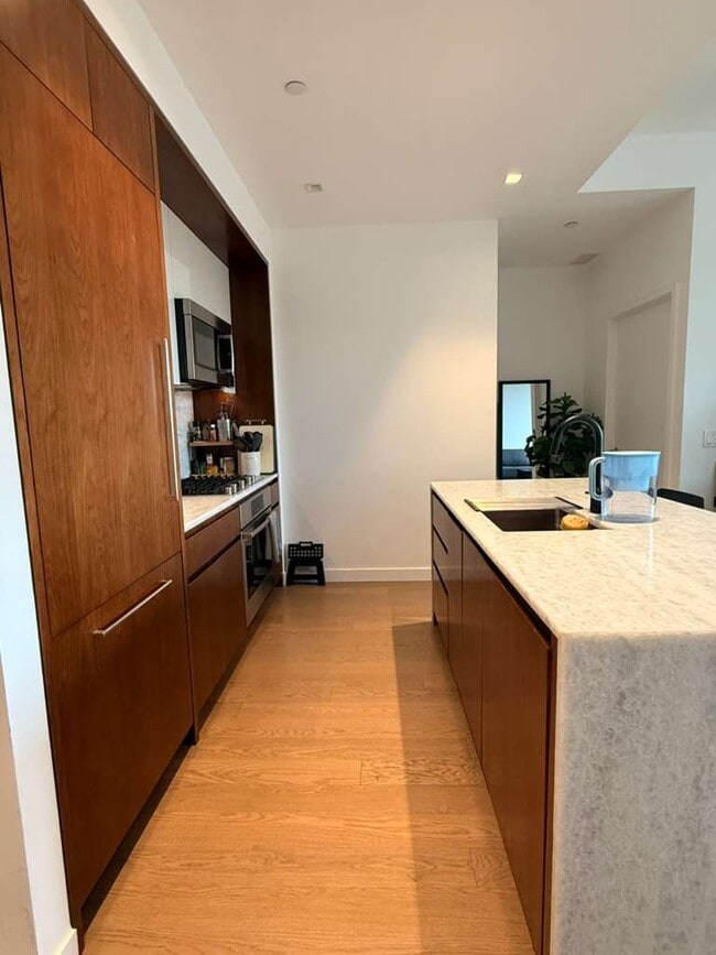 Building Photo - 75 Park Ln S