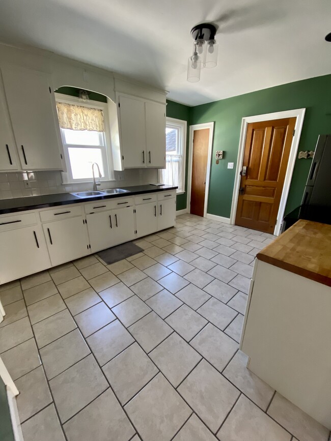 Large Kitchen - 90 N Cayuga Rd