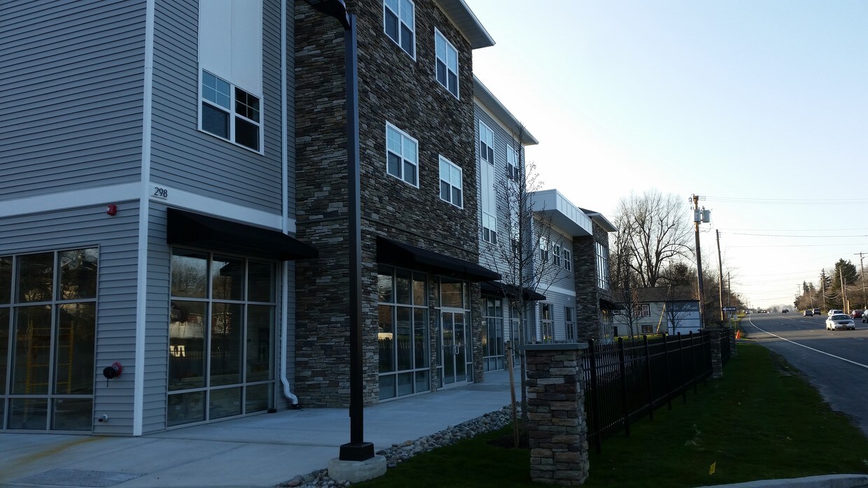 Foto principal - 298 Troy Schenectady Rd