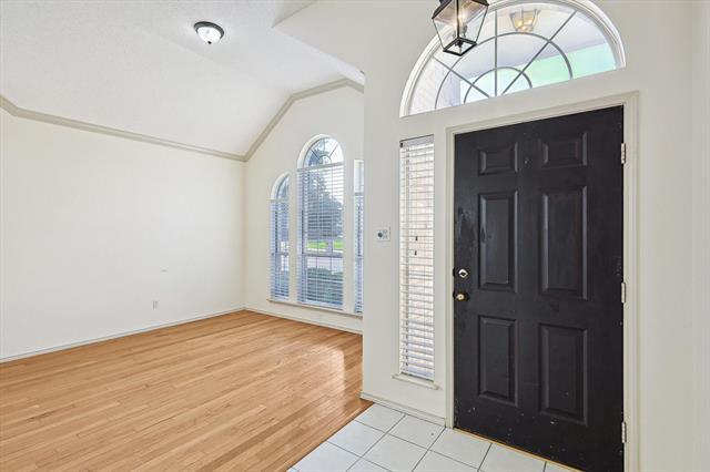 Building Photo - 2133 Mahogany St