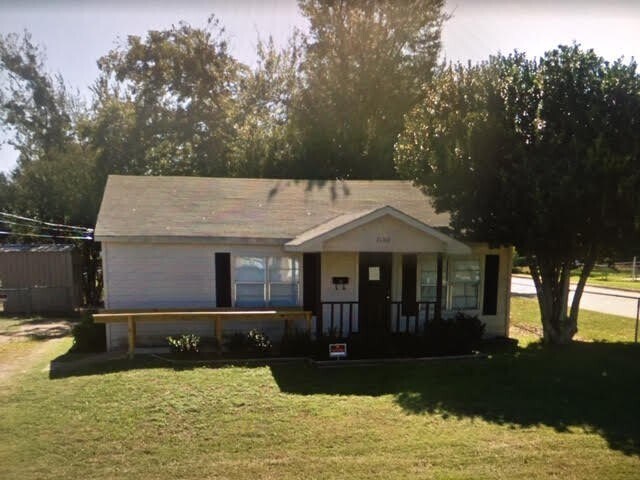 Primary Photo - 2160 E Price St