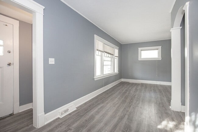 Building Photo - 3 BED 1 BATH SINGLE FAMILY HOME IN THE WATERLOO NEIGHBORHOOD