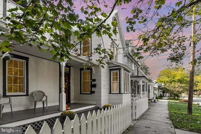 Building Photo - 517 High St