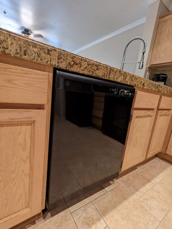 Foto del edificio - You will love this beautiful townhouse near Victoria Gardens!