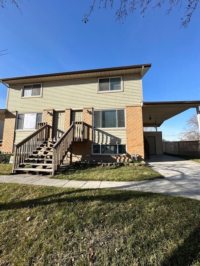 Foto del edificio - 700 700 W