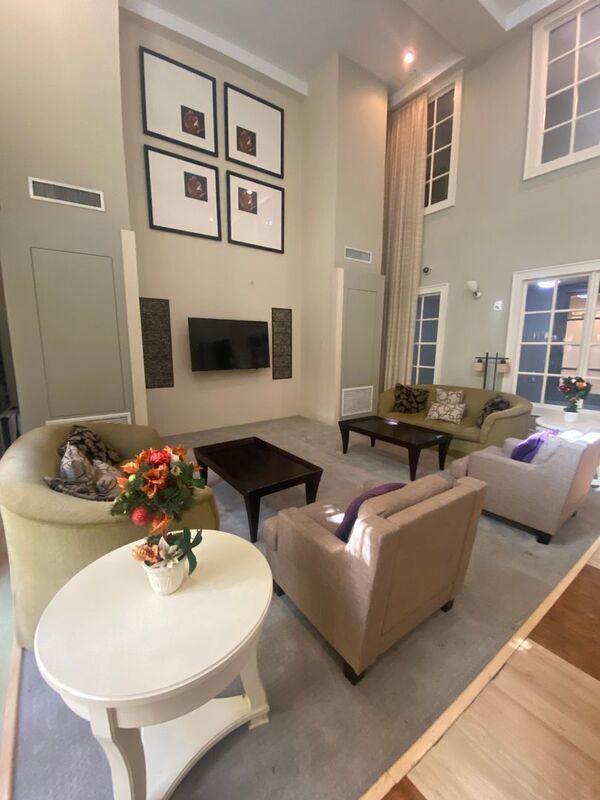 Foto del edificio - 860 N Orange Ave
