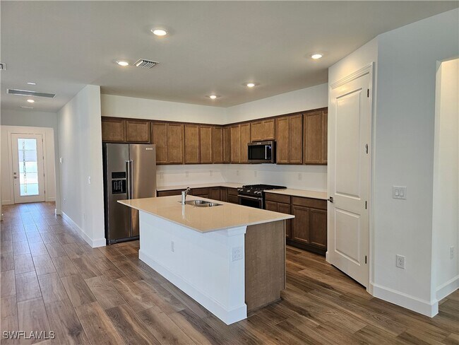 Building Photo - 24835 Marina Del Ray Dr
