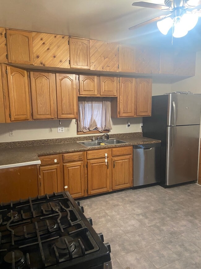 Building Photo - 332 Cable St