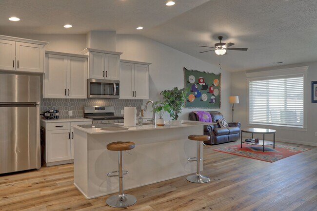Foto del edificio - New home for Rent! Great Location.