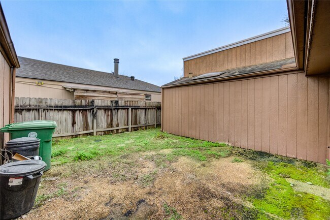 Foto del edificio - 12327 Fairmeadow Dr