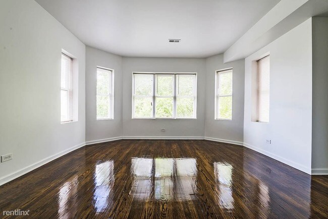 Foto del edificio - 8149 S Marshfield Ave