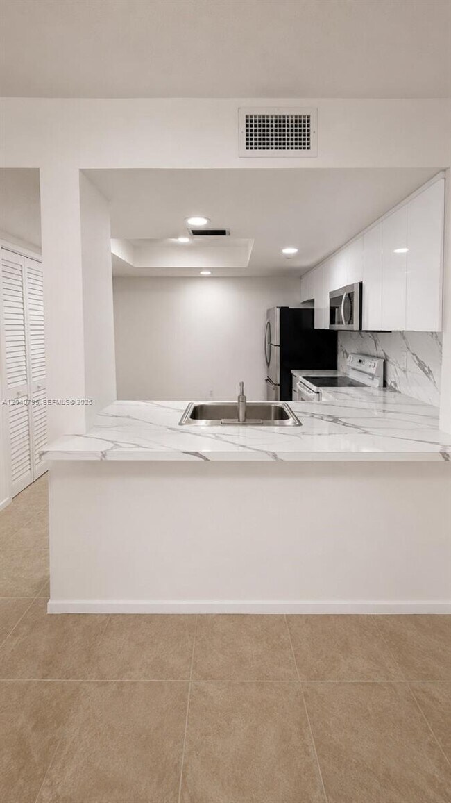 Foto del edificio - 8800 SW 123rd Ct