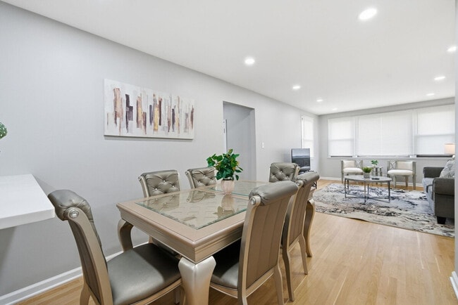 Building Photo - 12804 W Playfield Dr