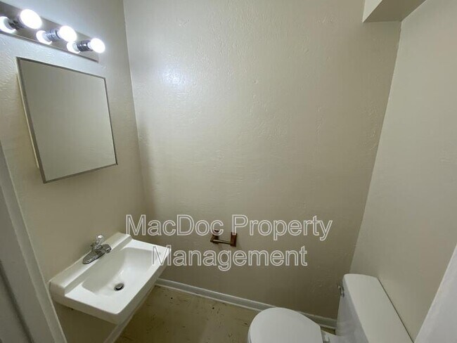 Foto del edificio - 1000 James Madison Cir