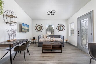 Building Photo - 5343 Hermosa St