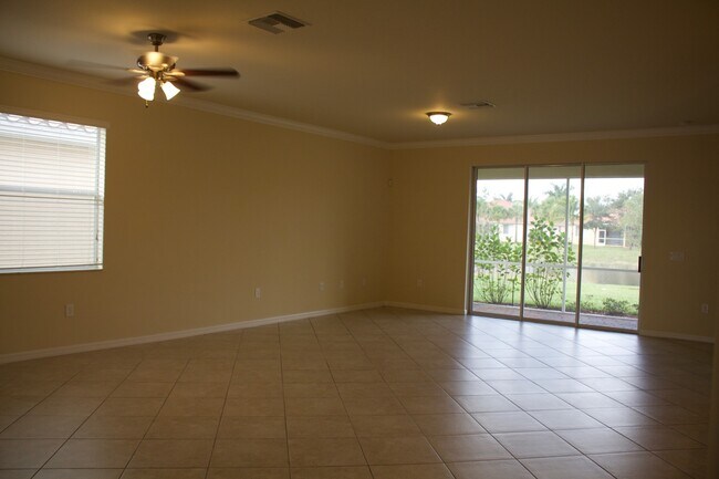 Building Photo - ANNUAL UNFURNISHED ** REFLECTION LAKES ** ...