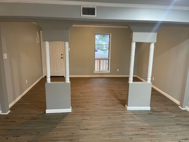 Building Photo - Available Soon! RENT-TO-OWN 40 Robinson St...