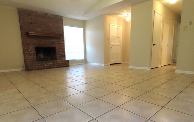 Foto del edificio - South Tyler! Spacious 3 Bedroom, 2 Bath Du...