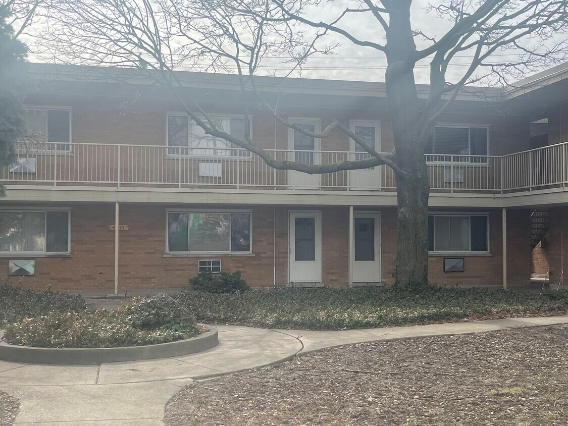 Foto principal - 4211 W 95th St