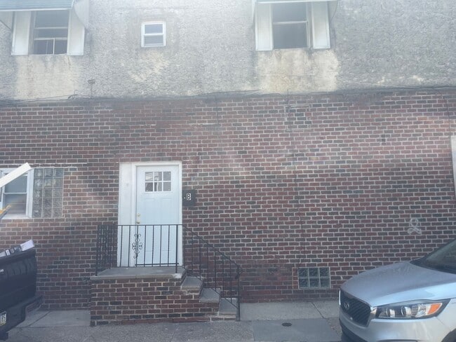 Building Photo - 5426 W Girard Ave
