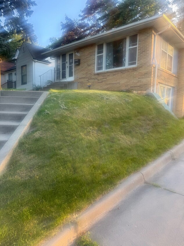Building Photo - 3759 N Knox Ave