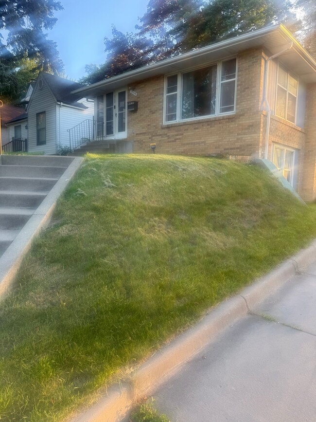 Foto del edificio - 3759 N Knox Ave