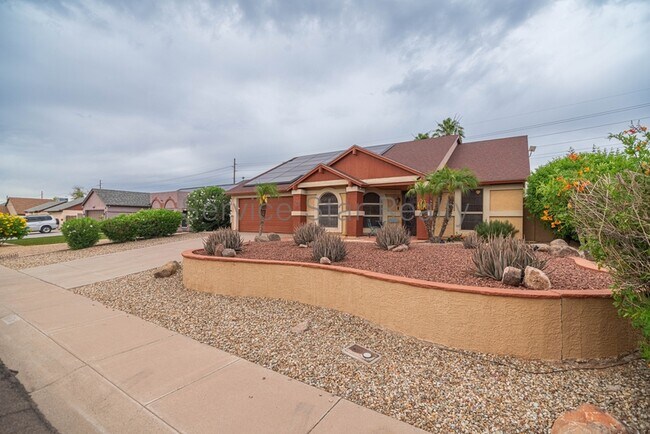 Building Photo - 7730 W Shaw Butte Dr