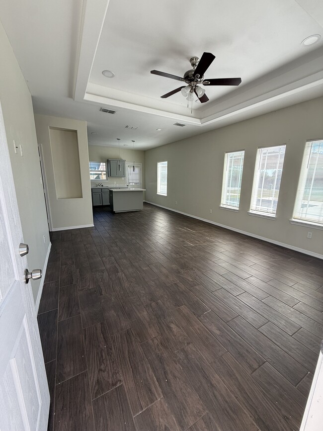 Entrada - 1008 Calle Naranja