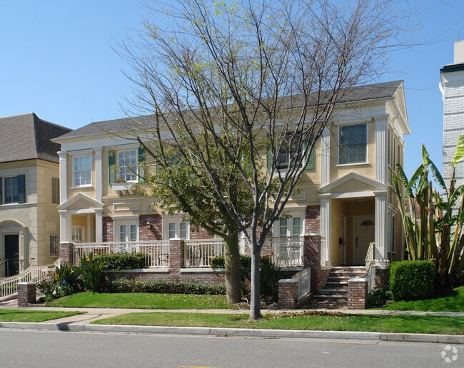 Building Photo - 149 S Reeves Dr